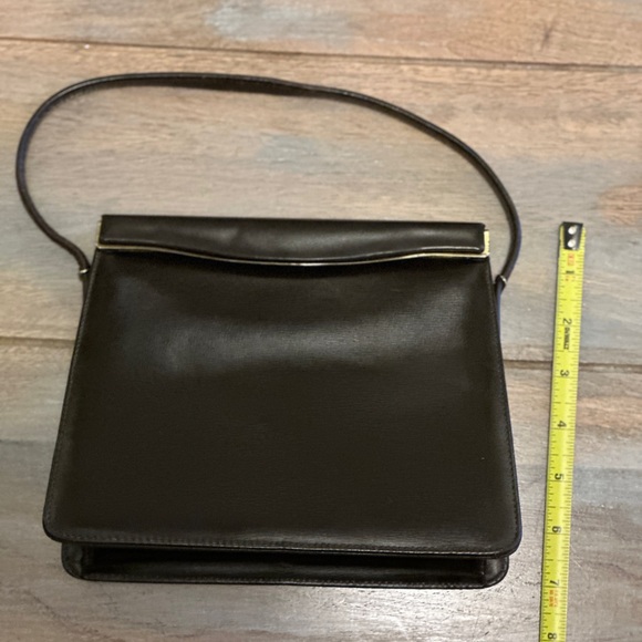 Elegant Sark Brown Leather Etra Satchel - Picture 8 of 11